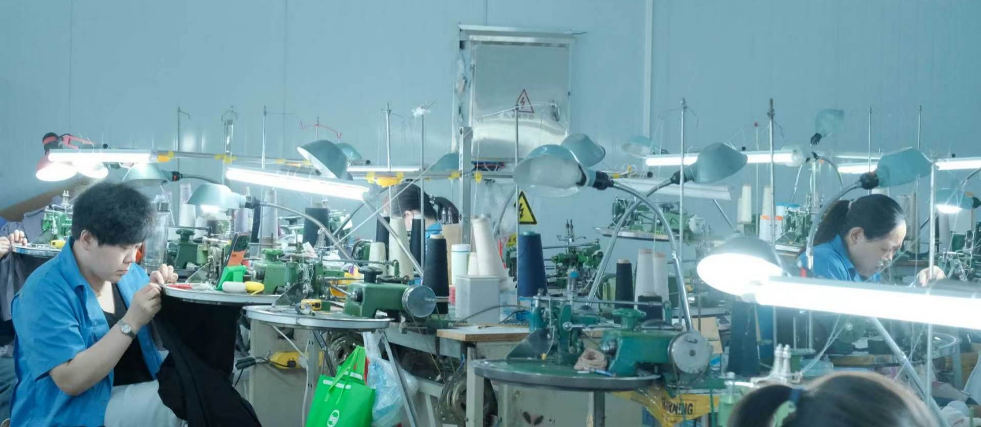Bakit Nagiging Bagong Luxury Standard ang 16GG Fine-Gauge Cashmere — At Anong Mga Brand ang Kailangang Malaman Bago Ito I-sourcing