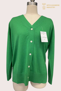 Klasick&yacute; d&aacute;msk&yacute; kardigan z čist&eacute;ho kašm&iacute;ru s v&yacute;střihem do V | Pr&eacute;miov&aacute; tov&aacute;rna na pleten&eacute; zbož&iacute; OEM/ODM